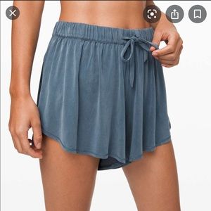 LULULEMON FLOW IN ELEGANCE SHORT SIZE 8